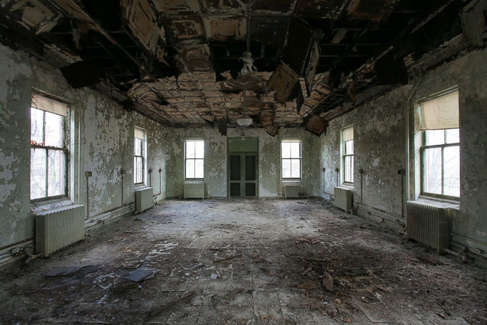 Haunting Empty Spaces in the Big City Photos - ABC News