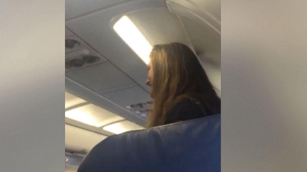 Woman Gets Booted Off Flight, Prompting Fellow Passengers to Boo Crew ...