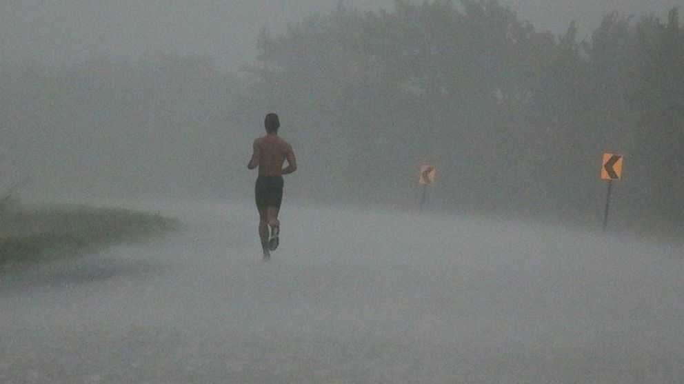 PHOTO: Barclay Oudersluys, 23, is attempting a cross-country run across the US from California to Maine in less than 100 days.