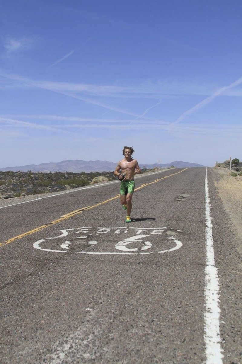 PHOTO: Barclay Oudersluys, 23, is attempting a cross-country run across the US from California to Maine in less than 100 days. 