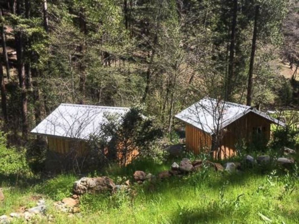 PHOTO: Tennessee teen Elizabeth Thomas and her former teacher, Tad Cummins, were were found in one of these two cabins pictured in rural Siskiyou County, California, on April 20, 2017.