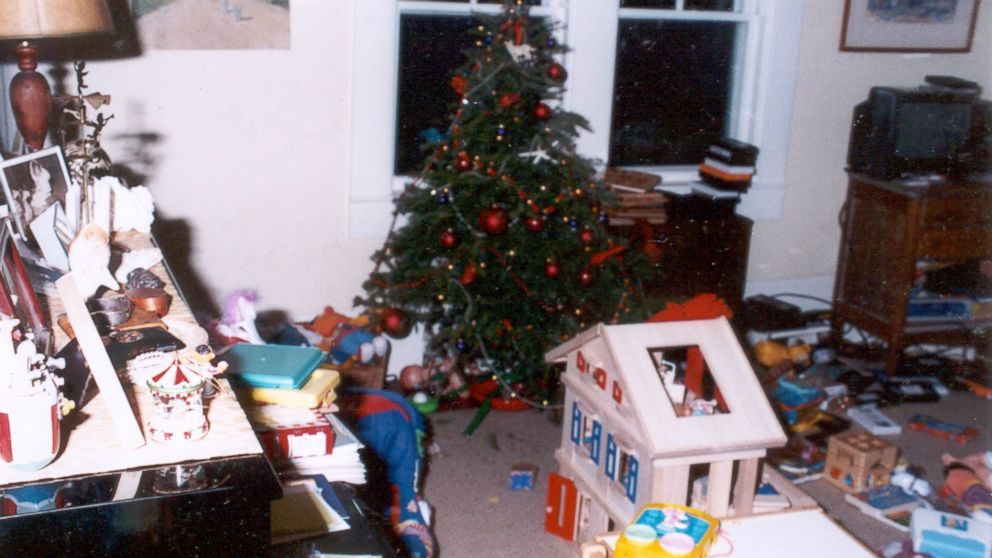 Crime scene photo shows a Christmas tree still up in Christa Worthington's home.
