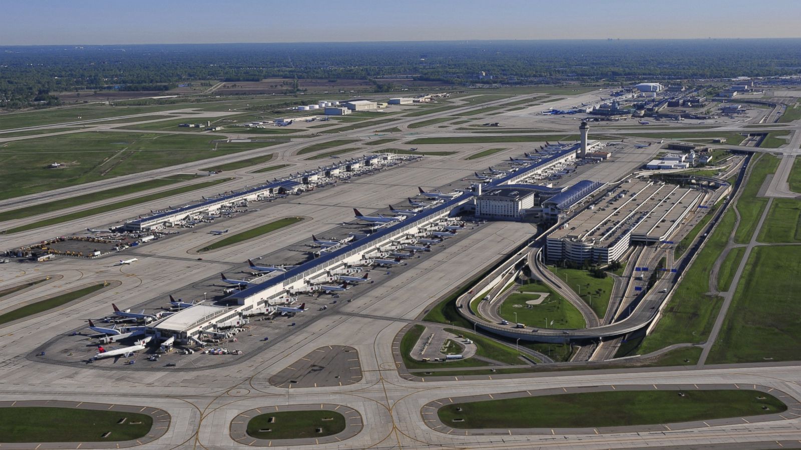 American Airlines Pilot Arrested After Failing Breathalyzer Test At Detroit Airport Abc News