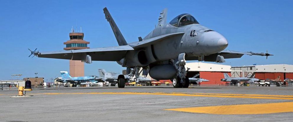 navy f 18 fighter jet