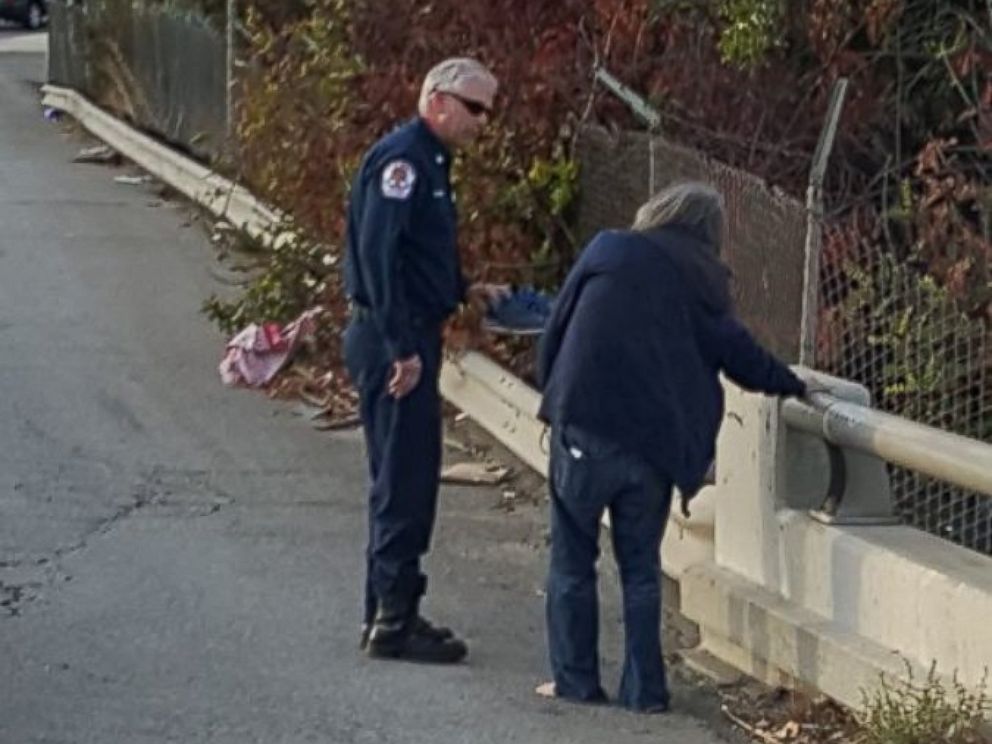 California Firefighter Gives His Shoes to Barefoot Homeless Man - ABC News