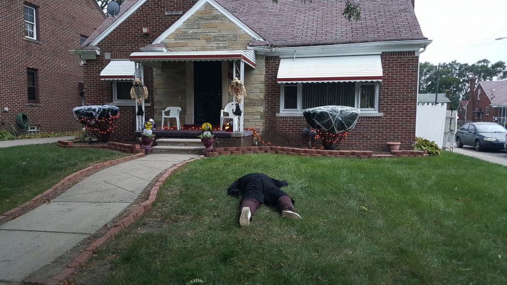 PHOTO: LaRethia Haddon's Halloween prank -- a dummy lying facedown on her lawn -- is creating a stir in her Detroit neighborhood. Passersby often mistake the prone figure for an actual person and call the police.