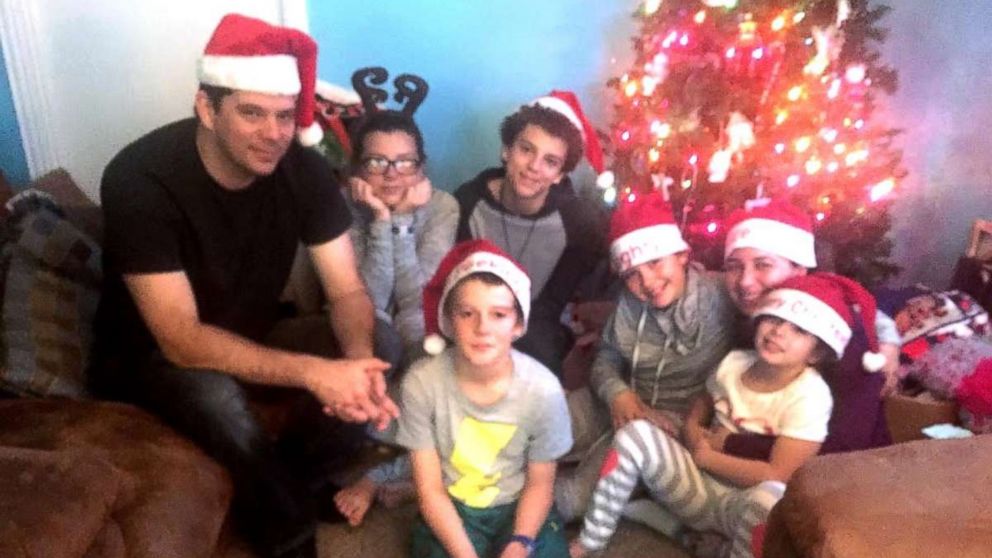 PHOTO: Hannah Overton and her family spend Christmas together for the first time in seven years.