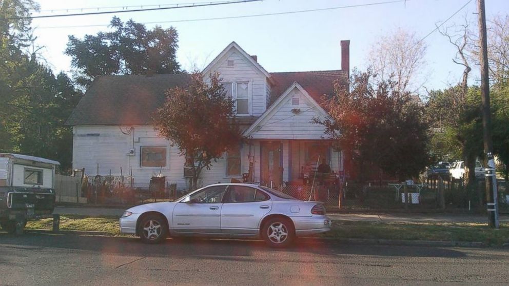 PHOTO: Josh Cyganik got about 100 volunteers to paint an elderly man's house on July 18, 2015. 