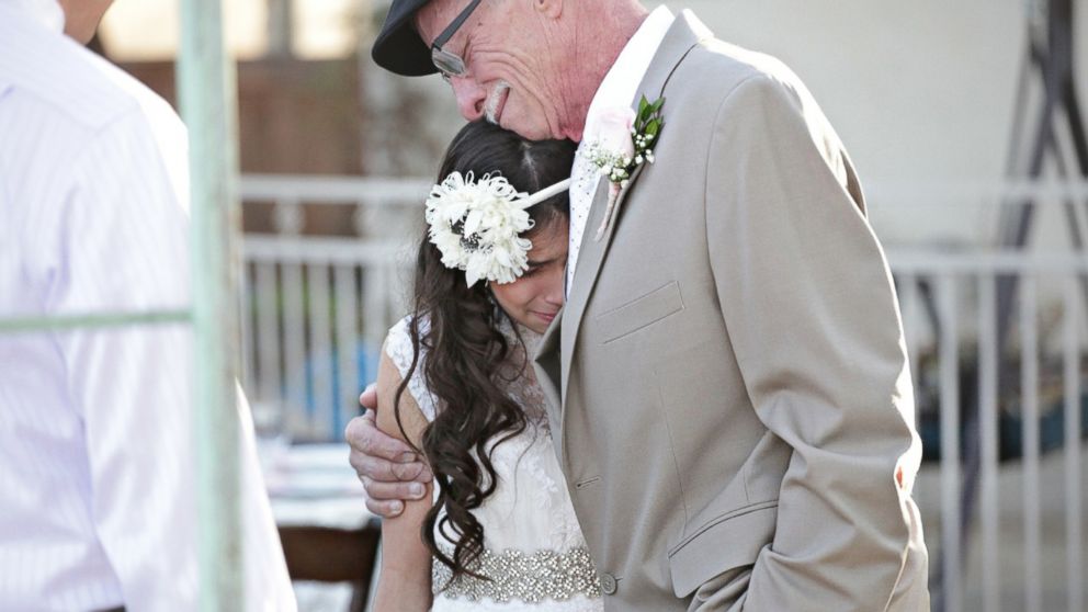 PHOTO: Photographer Lindsay Villatoro staged a mock wedding for Jim Zetz and his daughter, Josie, after hearing about Jim's terminal illness. 