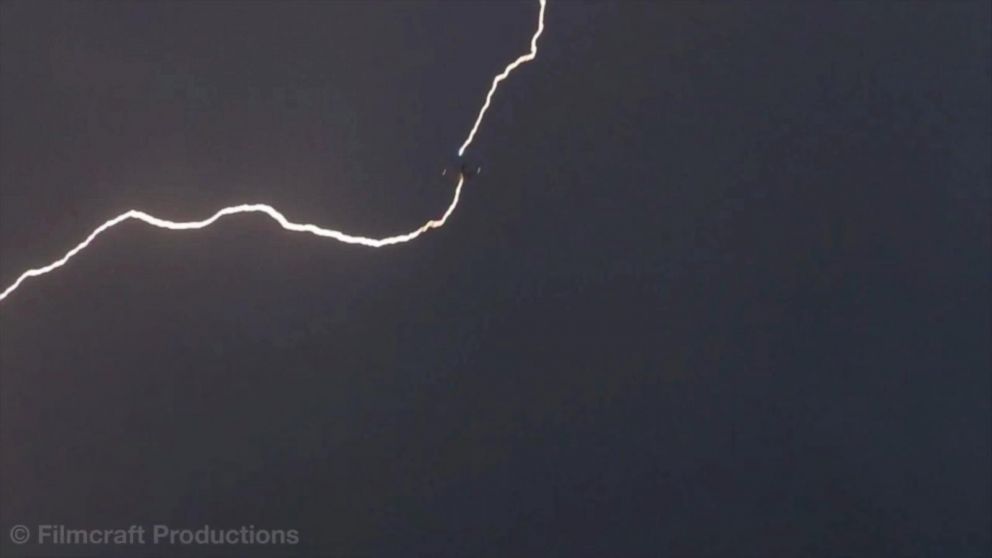 Lightning Appears to Strike 2 Planes Flying Into Sea-Tac Airport - ABC News