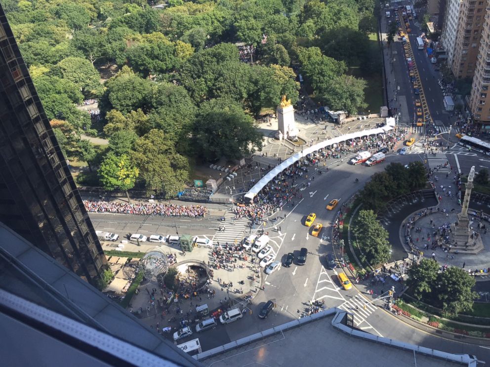 PHOTO: A view of the crowd from near Columbus Circle in New York to see Pope Francis on Sept. 25, 2015.