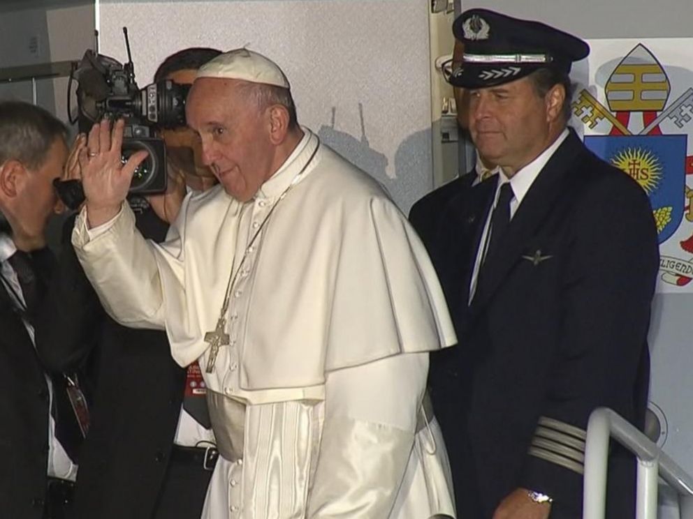 PHOTO: Pope Francis is pictured at the airport in Philadelphia before his departure on Sept. 27, 2015.