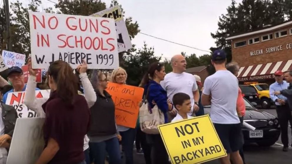 PHOTO: A protest outside a McLean, Va., gun store on Sept. 26, 2015. 
