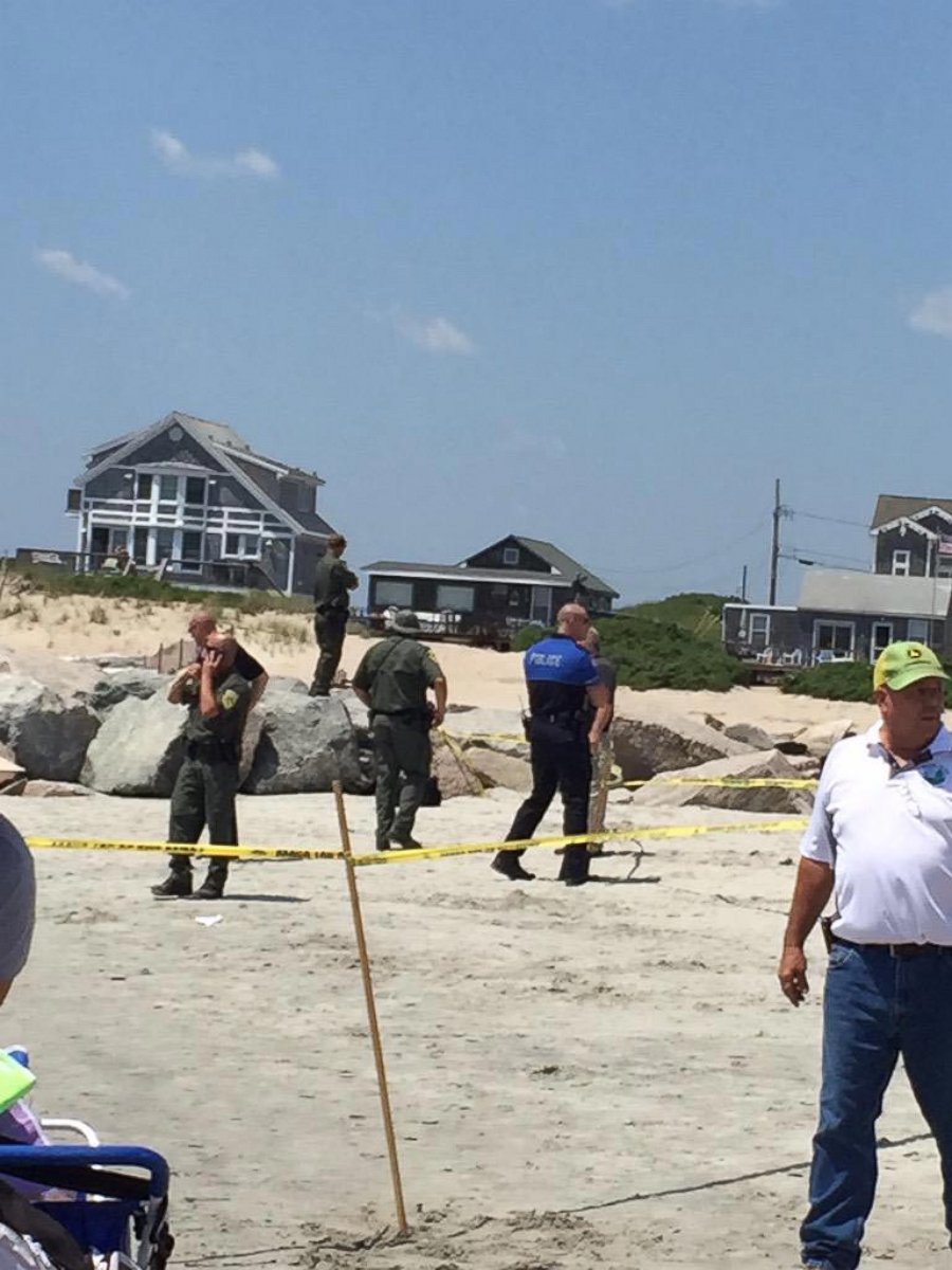 PHOTO: Police cordon off an area of Salty Brine Beach in Narragansett, Rhode Island, as the bomb squad arrives to investigate a possible explosion on July 11, 2015.