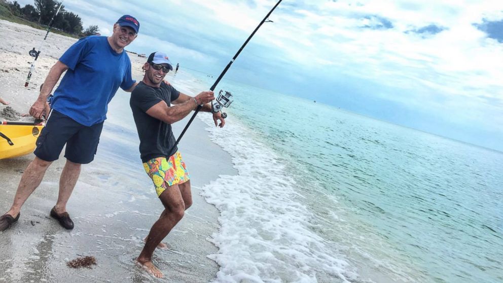 PHOTO: Vice president Mike Pence lends a helping hand to shark wrangler Elliott Sudal on Sanibel Island, Florida, on April 12, 2017.