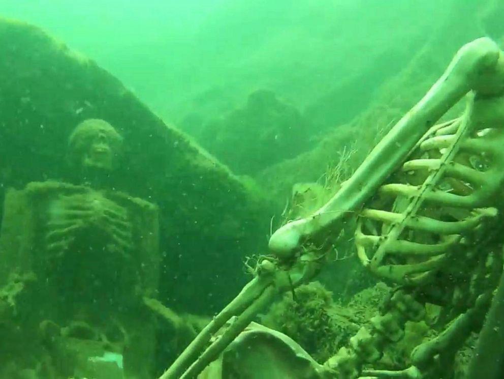 snorkeler-mistakes-fake-skeletons-for-real-human-remains-sends