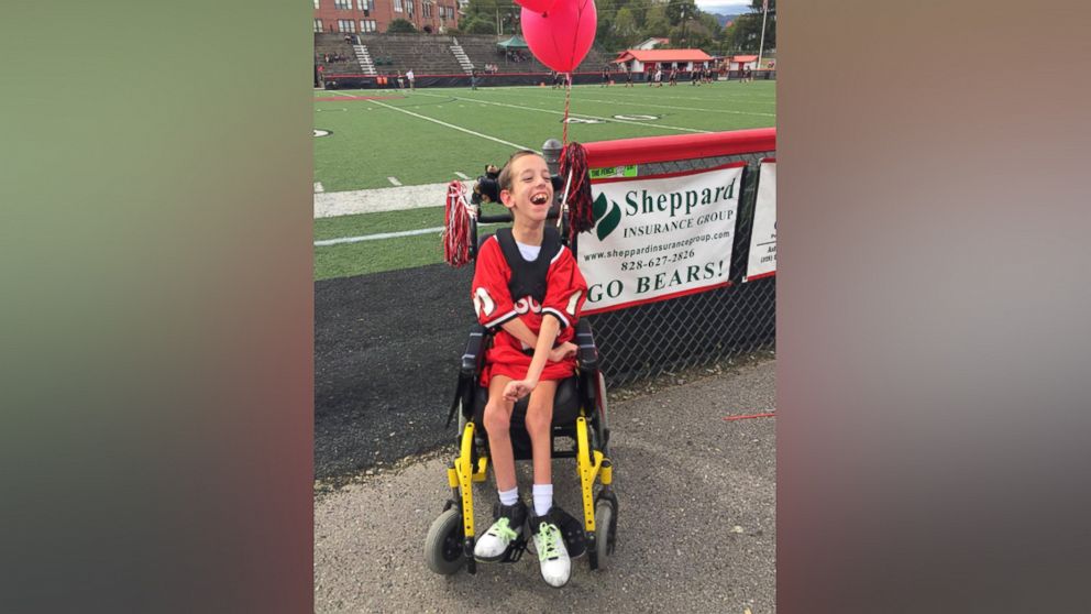PHOTO: The Canton Middle School football team arranged for 15-year-old Lou Stamey, who has cerebral palsy, to score a touchdown at the beginning of last week's game. 