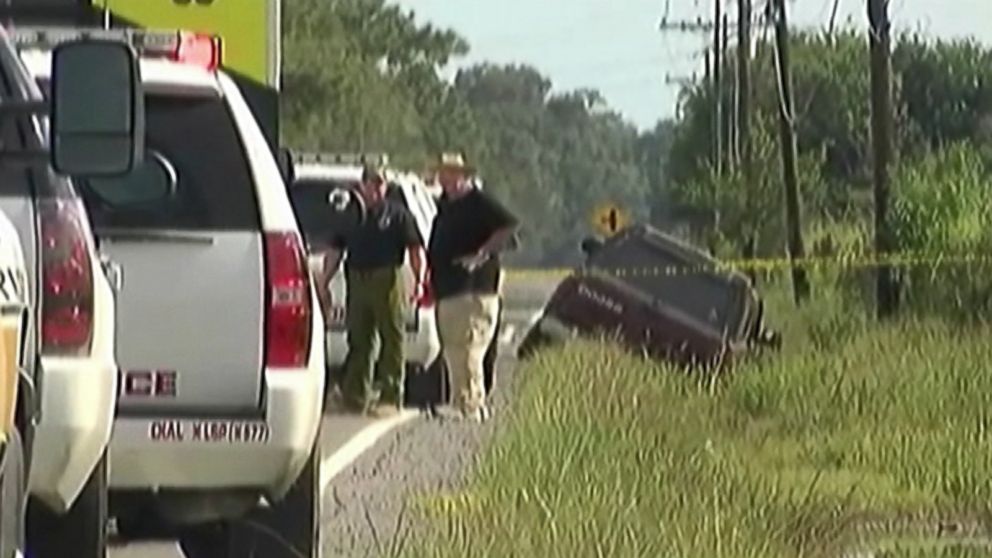 PHOTO:Louisiana State Police check out the scene of a crime, Aug. 23, 3015, where a trooper was shot in the head  when he tried to arrest a driver suspected of being drunk or drugged in southwest Louisiana 