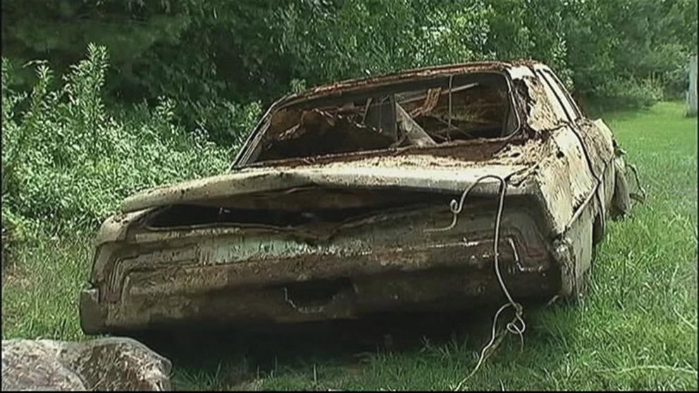 PHOTO: Officials pulled a 1968 Pontiac from Lake Rhodhiss, North Carolina, on July 21, 2015. 