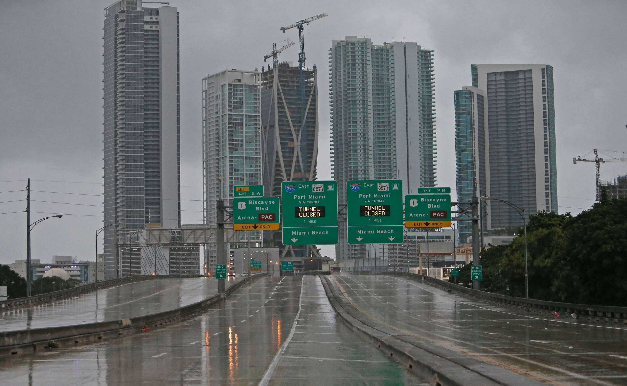 PHOTO: The Interstate remains empty as the outer bands of Hurricane Irma reached South Florida early Saturday, Sept. 9, 2017 in Miami. 