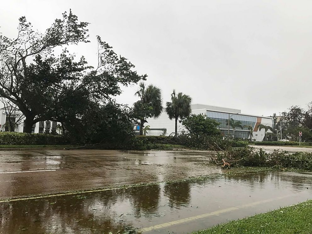 PHOTO: Photos out of Naples, Fla., depict a calm scene while in the eye of Hurricane Irma on Sunday afternoon. 
