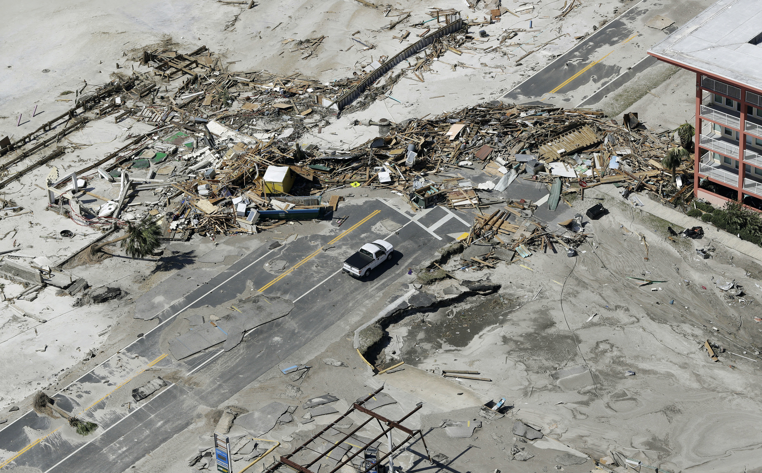 PHOTO: Rescue personnel perform a search in the aftermath of Hurricane Michael in Mexico Beach, Fla.,  Oct. 11, 2018.