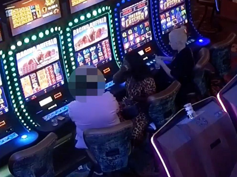 PHOTO: Two women spiked a tourist’s drink at a South Florida casino before bringing him back to his hotel room and robbing him of $1,000 cash and a Rolex worth $15,000, authorities said.