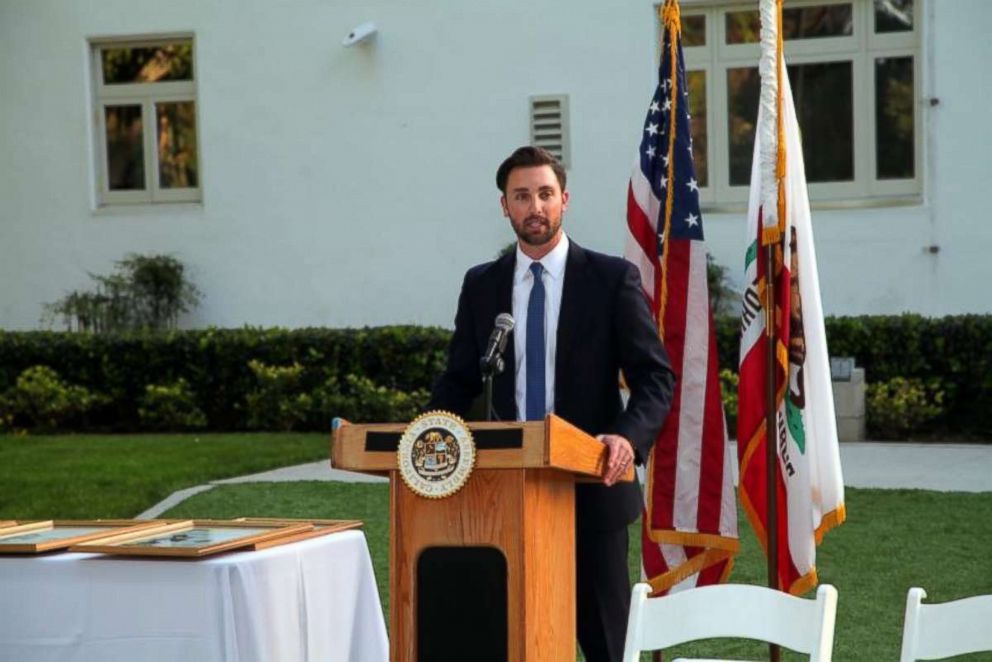 PHOTO: California Assemblyman Ian Calderon has proposed a bill that would make it a crime for sit-down restaurants to offer customers plastic straws.