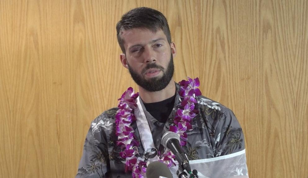 PHOTO: Ian Snyder, 34, speaks at a news conference in Hawaii on Dec. 12, 2023, about surviving a 1,000-foot topple from a hiking trail in Hawaii.