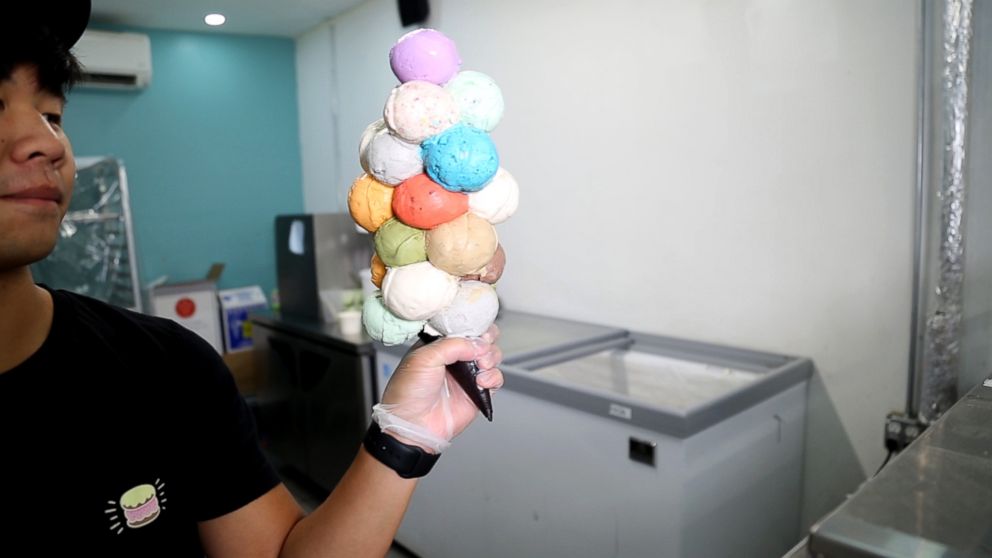 PHOTO: New York City's Stuffed Ice Cream shop sells ice cream cone bouquets, featuring up to 21 scoops on a single cone.