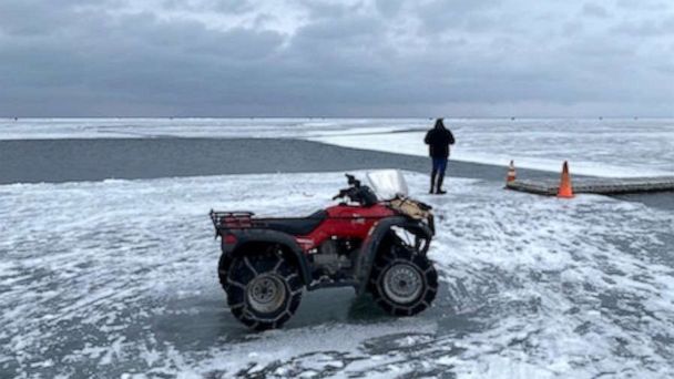 100 fishermen rescued after large chunk of ice breaks off, floats away