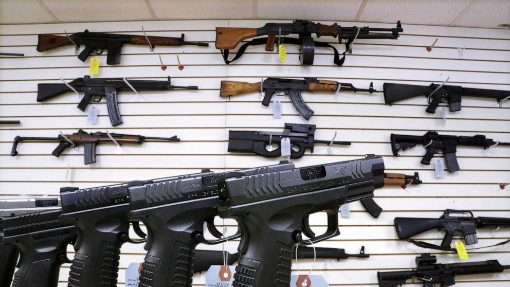 PHOTO: Assault weapons and firearms are on display at the Capitol City Arms Supply on January 16, 2013, in Springfield, Ill.