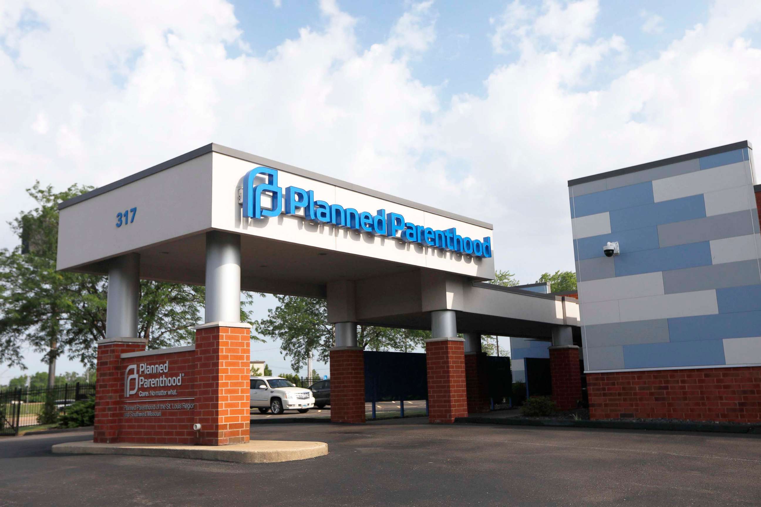 PHOTO: The exterior of the Planned Parenthood-Fairview Heights Health Center is shown in Fairview Heights, Illinois, on June 16, 2022.
