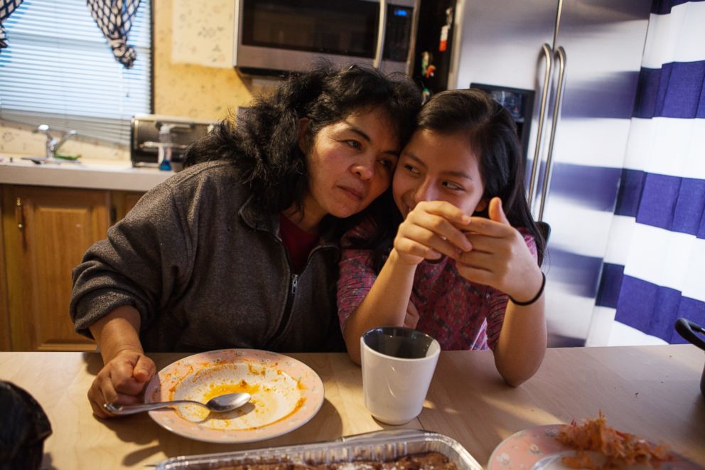 PHOTO: Alvarez has breakfast with her daughter Melina at their new home.