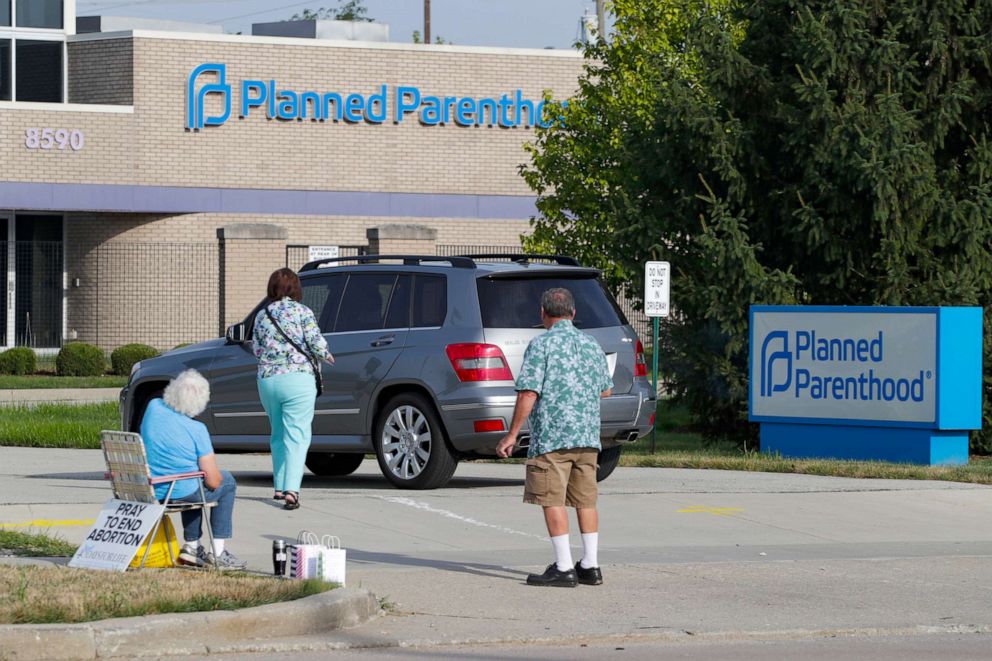 PHOTO: Abortion protesters attempt to hand out literature as they stand in the driveway of a Planned Parenthood clinic in Indianapolis, on Aug. 16, 2019.