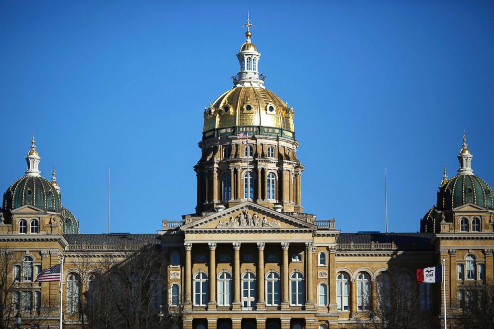 PHOTO: The Iowa State Capitol Building stands in Des Moines, Iowa, Jan. 29, 2016.