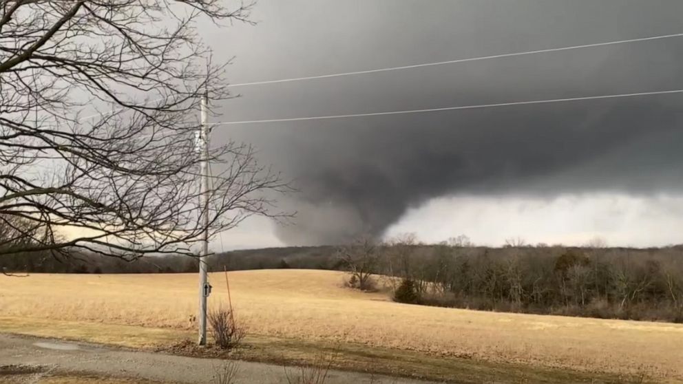 6 dead, including 2 children, as major tornado hits Iowa