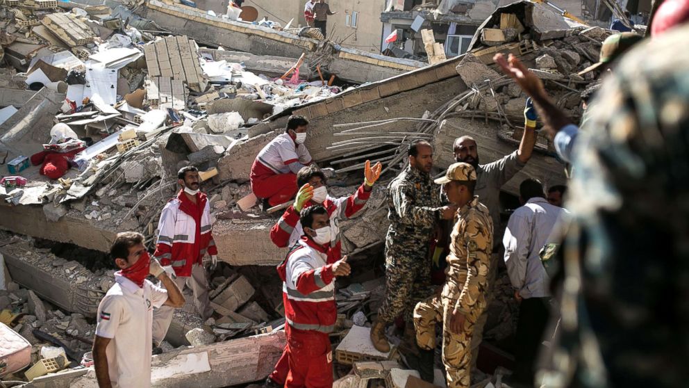 Over 400 killed, thousands injured in earthquake near IranIraq border