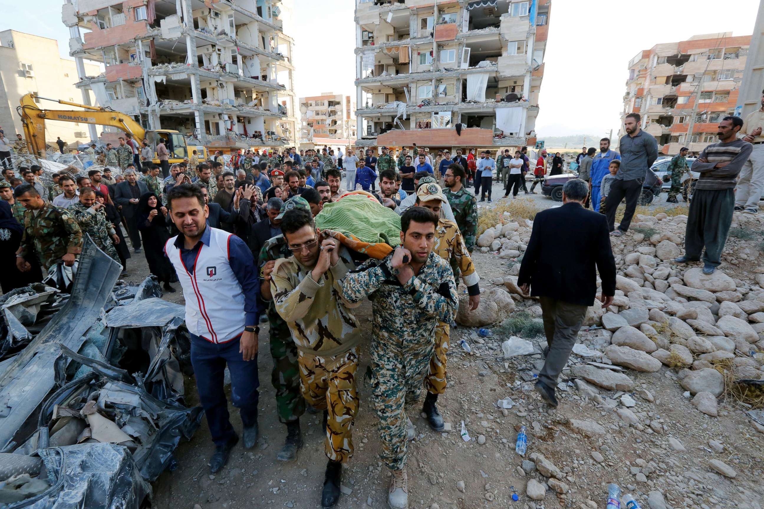 PHOTO: Iranian soldiers carry the body of an earthquake victim near the wreckage of a collapsed building in the city of Pole-Zahab, in Kermanshah Province, Iran, Nov. 13, 2017. 
