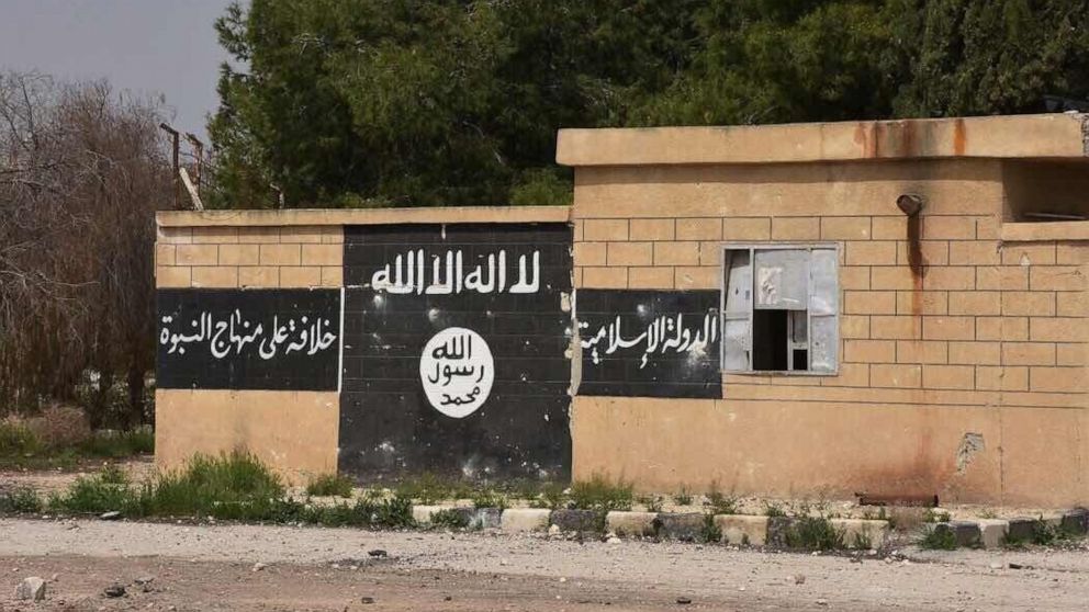 PHOTO: An ISIL flag painted on the wall in Deir Hafer, Aleppo Governorate captured by the Syrian Arab Republic's army on March 30, 2017.