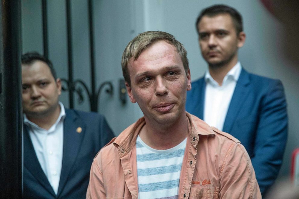 PHOTO: Prominent Russian investigative journalist Ivan Golunov, center, leaves an Investigative Committee building in Moscow, June 11, 2019.