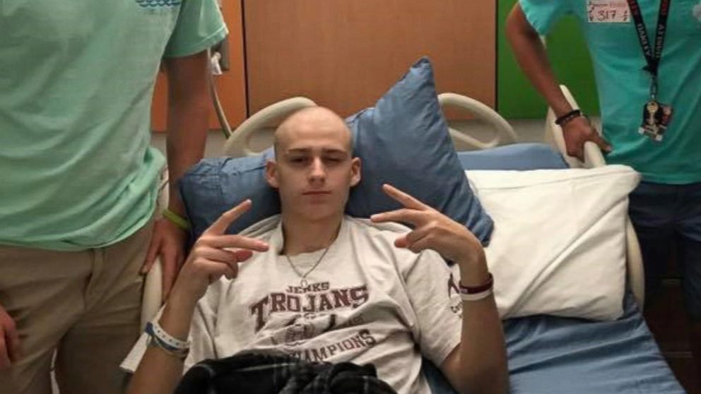 PHOTO: Jackson Lilly, 17, a junior on the football team at Jenks High School in Jenks, Oklahoma, beat stage 4 lymphoma and is hoping to join his teammates back on the football field.