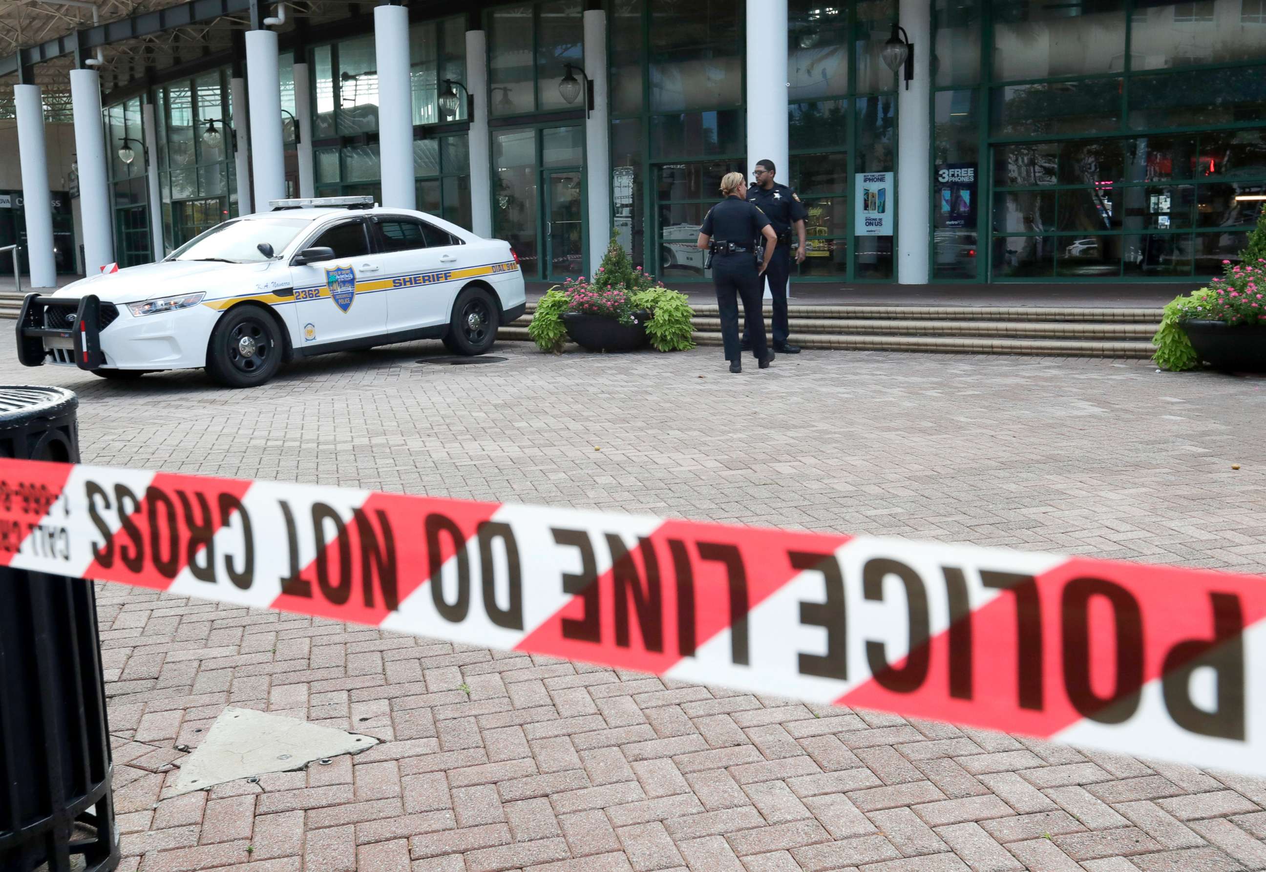 PHOTO: Jacksonville police officers guard an area, Aug. 27, 2018, near the scene of a fatal shooting at The Jacksonville Landing on Sunday in Jacksonville, Fla.