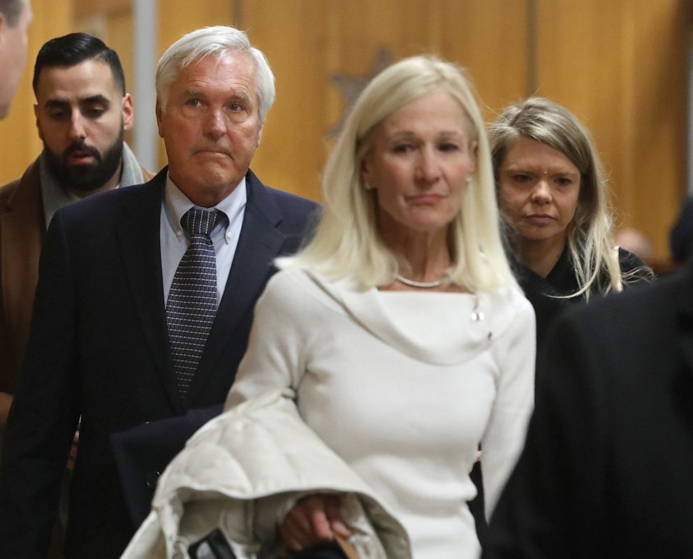 PHOTO: James Krauseneck, second from left, walks into court, with daughter Sara, right, and wife Sharon, to face charges in the 1982 murder of his then-wife Cathleen, at the Hall of Justice in Rochester, N.Y., Nov. 8, 2019.