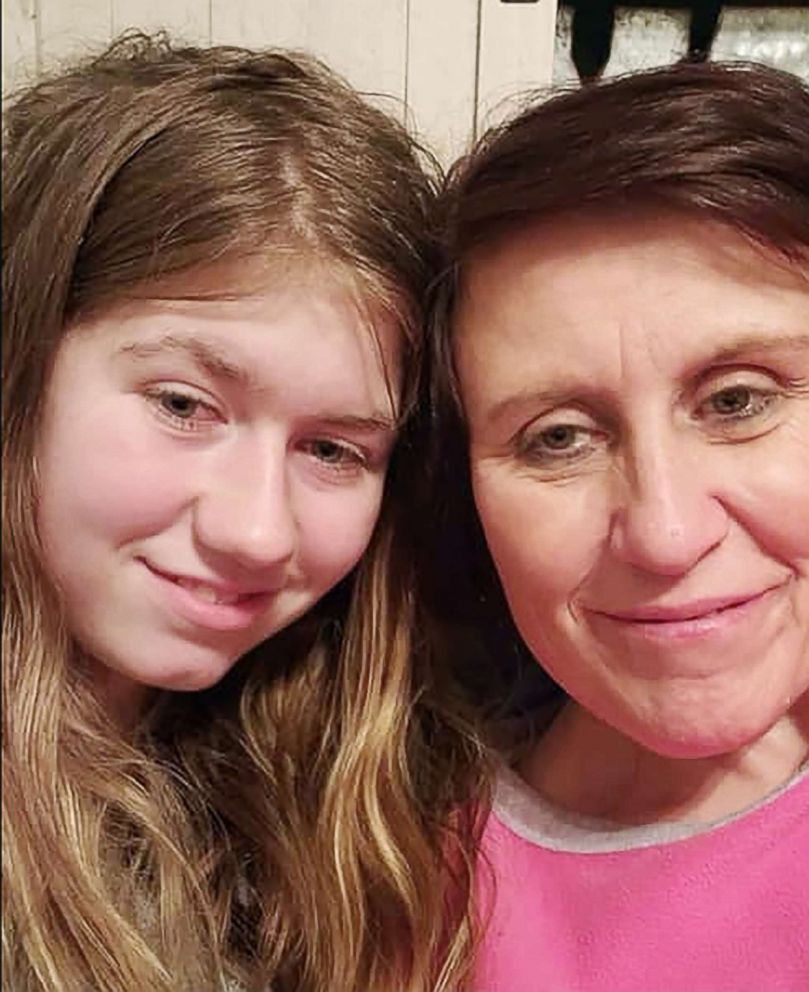 PHOTO: Jayme Closs is pictured with her aunt Jennifer in this undated photo posted to Facebook.