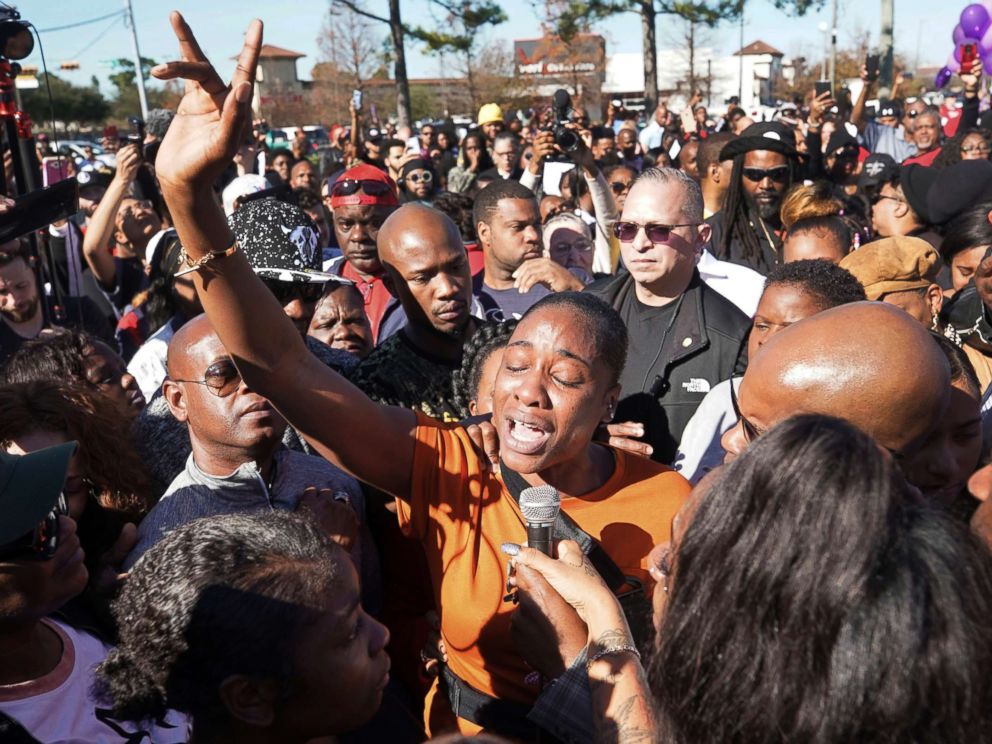 PHOTO: LaPorsha Washington, center, the mother of seven-year-old daughter Jazmine Barnes, who was killed on Sunday, speaks to the crowd during a community rally in Houston, Jan. 5, 2019.