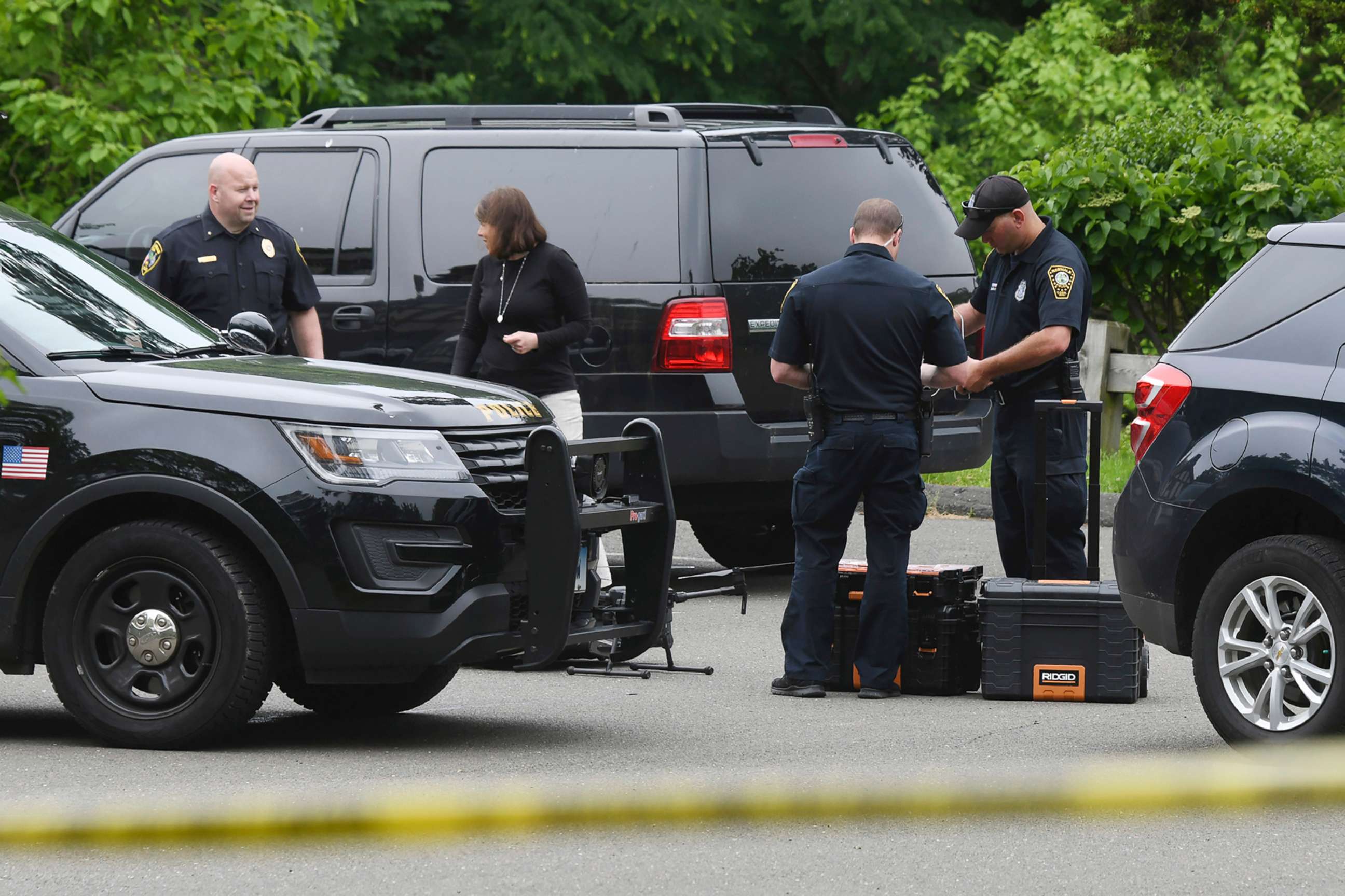 PHOTO: Police congregate as they search for Jennifer Dulos at Waveny Park in New Canaan, Conn., May 29, 2019.