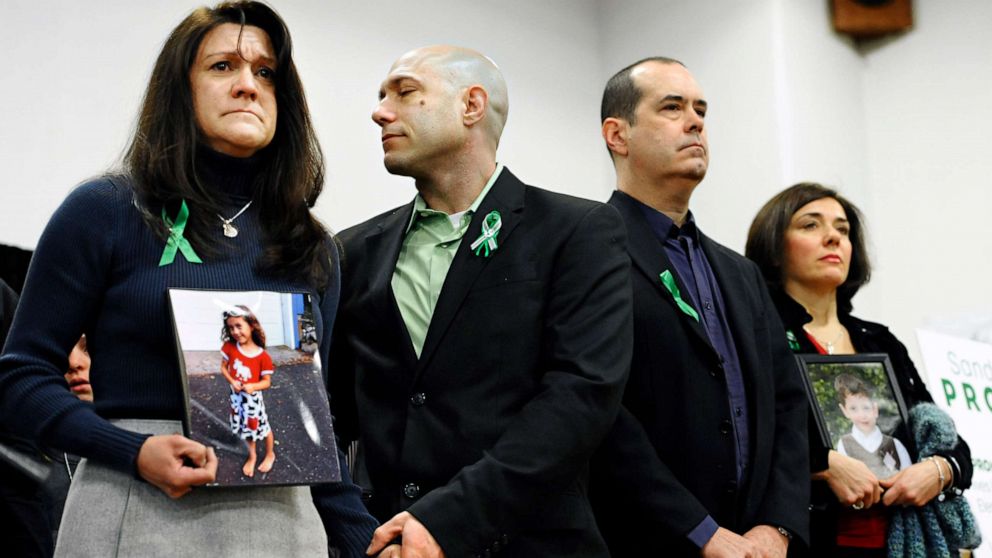 PHOTO: Jennifer Hensel and Jeremy Richman, parents of Sandy Hook School shooting victim Avielle Rose Richman, listen at a news conference at Edmond Town Hall in Newtown, Conn., Jan. 14, 2013.