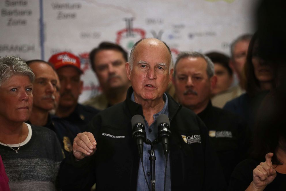 PHOTO: California Gov. Jerry Brown (C) gives a briefing on the Thomas Fire and other Southern California wildfires during a news conference at the Ventura County Fairgrounds, Dec. 9, 2017 in Ventura, Calif. 