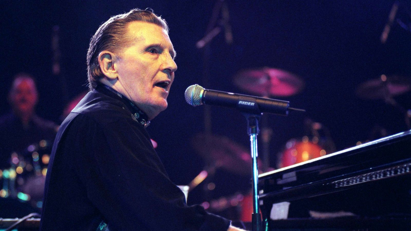 Rock pioneer Jerry Lee Lewis, singer of 'Great Balls of Fire,' dead at 87 -  Good Morning America